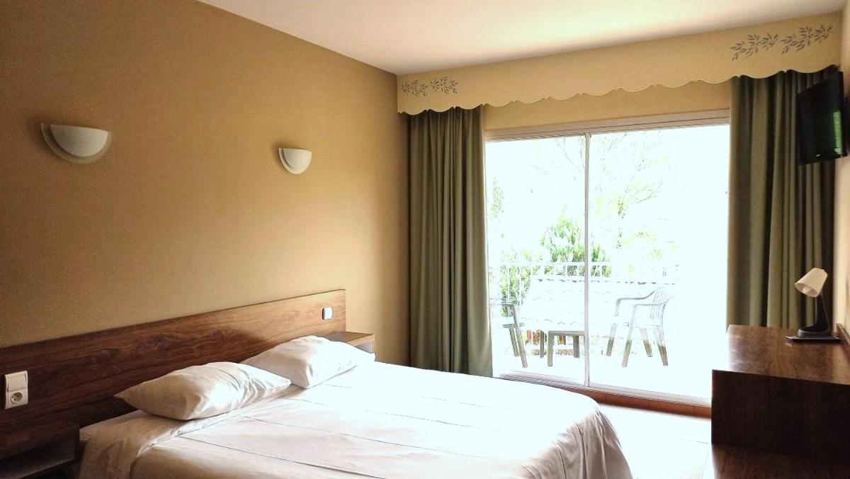Hotel Sous L'Olivier Бюи-ле-Барони Екстериор снимка